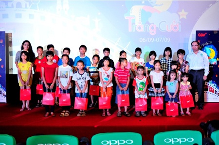 Nhộn nhịp không khí Trung Thu tại CGV dành cho hơn 1400 trẻ em có hoàn cảnh khó khăn trên cả nước - 5 Tại Hà Nội, các bạn tham dự chương trình được giao lưu, vui chơi cùng