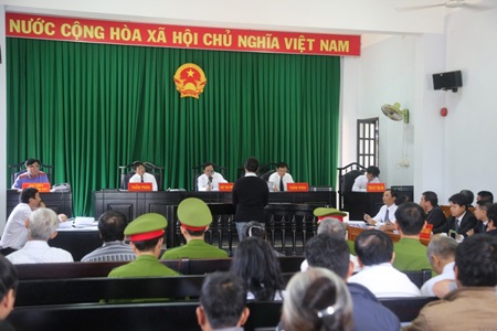 Quang cảnh phiên xử