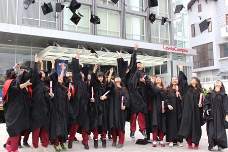 Tiếp tục xét tuyển nguyện vọng Đại học, Cao đẳng tại SIU - 1 Sinh viên tốt nghiệp Trường Đại học Quốc tế Sài Gòn (SIU)