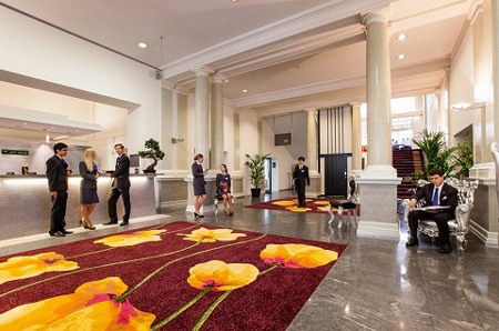 Sinh viên sống, học và thực hành tại trường là một khách sạn cao cấp.