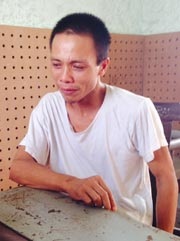 Đoàn Văn Phan giả vờ tiếc thương chị Tuyết.