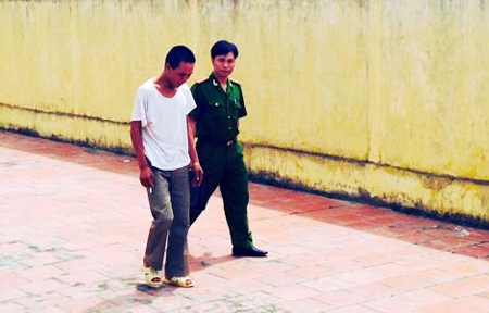 Công an Bắc Ninh dẫn giải đối tượng Đoàn Văn Phan.