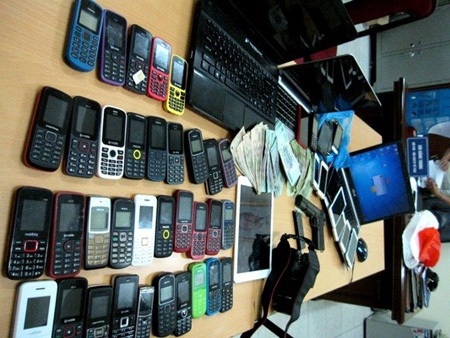 Một số tang vật liên quan đến vụ
án được các đối tượng sử dụng để điều hành đường dây gái mại dâm