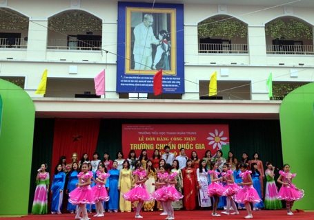 Một số tiết mục văn nghệ trong ngày vui của trường.