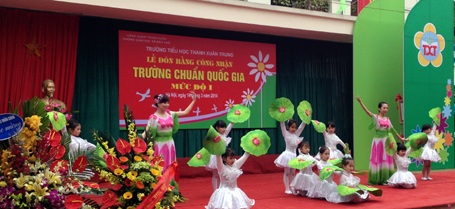 Một số tiết mục văn nghệ trong ngày vui của trường.