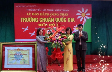 Thêm một trường đạt chuẩn quốc gia của Hà Nội - 1 Thêm một trường đạt chuẩn quốc gia của Hà Nội
