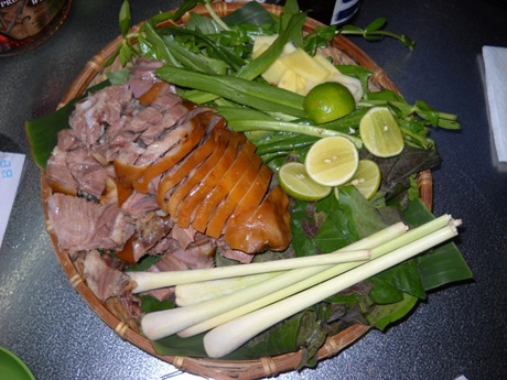 Những món ăn Việt khiến người nước ngoài “lắc đầu, lè lưỡi” - 6 Những món ăn Việt khiến người nước ngoài “lắc đầu, lè lưỡi”