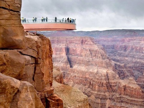 Chiêm ngưỡng 12 kiệt tác của "Mẹ thiên nhiên" - 6 Cây cầu Grand Canyon Skywalk cheo leo trên cao nguyên đá ở bang Arizona, Mỹ