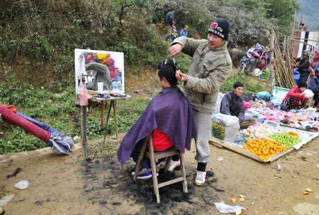  Thợ cắt tóc là những người Hải Phòng, Hải Dương
lên vùng cao lập nghiệp.