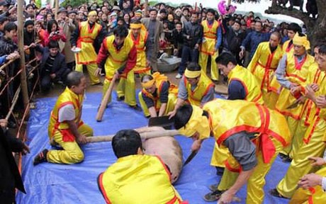 Những lễ hội tại Việt Nam khiến người xem... rùng mình - 1 Những lễ hội tại Việt Nam khiến người xem... rùng mình