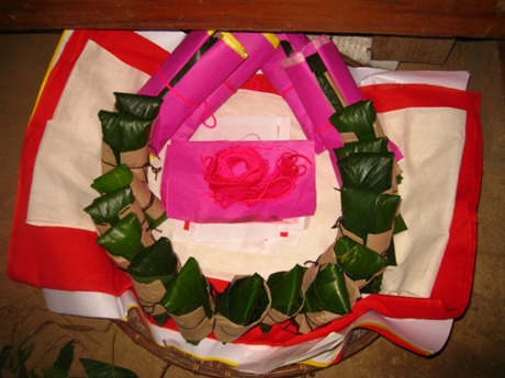 Muối và xâu tiền đồng là 2 trong 4 lễ vật chính nhà trai mang sang nhà gái