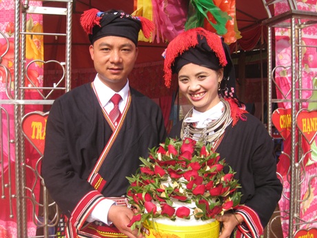 Cô dâu và chú rể hạnh phúc trong ngày cưới