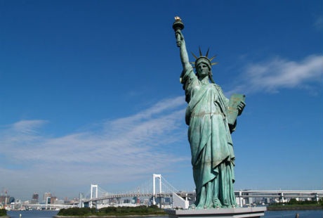 Lưu ý khi đi du lịch một số nước trên thế giới - 6 Tượng Nữ Thần Tự Do ở New York