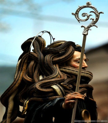 Rùng mình với lễ hội rắn Cocullo ở Ý