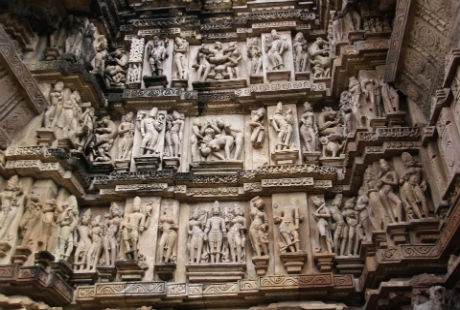 Rất nhiều tư thế phòng the trên những cụm tượng tại đền