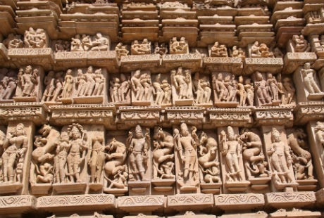 Rất nhiều tư thế phòng the trên những cụm tượng tại đền