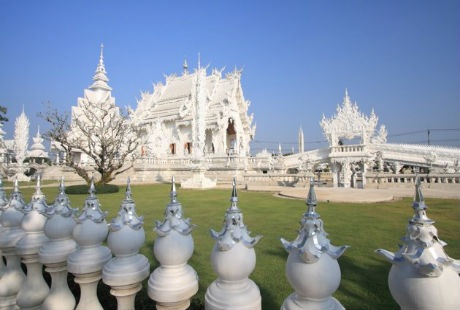 Khám phá ngôi chùa Trắng có kiến trúc độc nhất thế giới - 2 Khám phá ngôi chùa Trắng có kiến trúc độc nhất thế giới