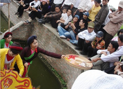 Nghiêm cấm quan họ ngửa nón xin tiền tại Hội Lim - 1 Hội Lim 2014: