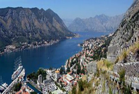 Vịnh Kotor với vẻ đẹp uốn lượn trên biển Adriatic, được xem là vịnh lớn nhất và đẹp nhất Châu Âu.