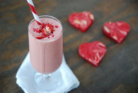 Những chiếc bánh màu nhung đỏ cho Valentine thêm ngọt ngào! - 6 Kết hợp sôcô la trong một ly sữa tươi cho
ngày Valentine tuyệt vời.