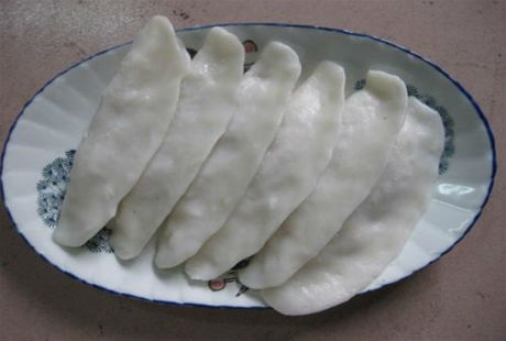 Về Phú Thọ thưởng thức món bánh hình tai đặc biệt - 2 Những chiếc bánh tai nhìn thì đơn giản nhưng để làm được ra chúng phải mất rất nhiều công đoạn.