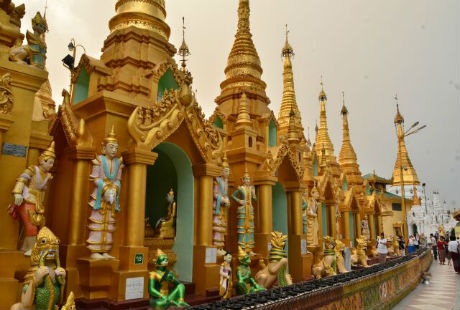 Thăm ngôi chùa dát vàng linh thiêng nhất Myanmar - 3 Khung cảnh về đêm tuyệt đẹp của ngôi chùa Shwedagon