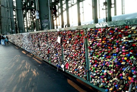 7 cây cầu “nặng trĩu” ổ khóa tình yêu