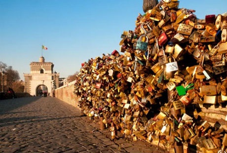 7 cây cầu “nặng trĩu” ổ khóa tình yêu