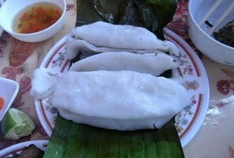 Về Phú Thọ thưởng thức món bánh hình tai đặc biệt - 1 Về Phú Thọ thưởng thức món bánh hình tai đặc biệt
