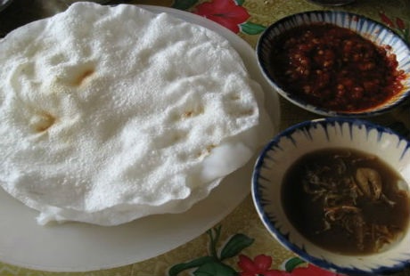 Đến Hội An thưởng thức món bánh đập giòn tan - 1 Bánh đập có nhiều ở miền Trung nhưng nổi tiếng nhất vẫn là ở Hội An.