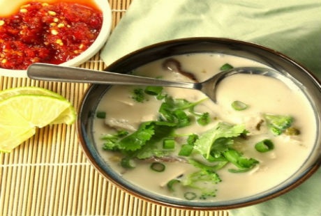 3 món ăn Việt Nam lọt top 29 món ăn hấp dẫn Châu Á - 13 Canh
nước dừa nấu với thịt gà, đậu phụ kết hợp với cây sả