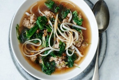 3 món ăn Việt Nam lọt top 29 món ăn hấp dẫn Châu Á - 4 5. Canh mỳ Udon với rau, Nhật Bản