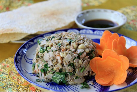 Thưởng thức các món đặc sản của xứ Huế