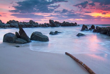 Bình minh tuyệt đẹp trên Vịnh Đá Nhảy.