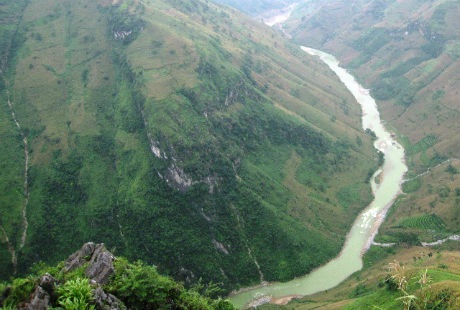 Vẻ đẹp và mỏm đá tự nhiên của hẻm Tu Sản trước đó. Ảnh: Hoàng Chiến.