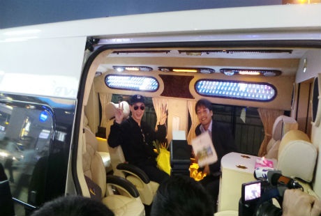 Nụ cười thân thiện cùng những khoảnh khắc vui nhộn của Lục Tiểu Linh Đồng