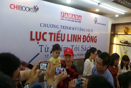 Hàng trăm người hâm mộ đã có mặt từ rất sớm để được tận mắt nhìn thấy Tôn Ngộ Không