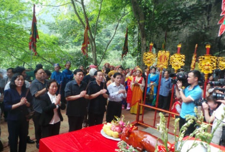 Tưng bừng lễ hội truyền thống Thánh Qúy Minh Đại Vương