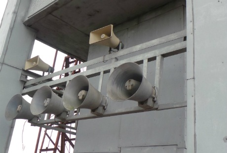 Các cần đối trọng tương ứng với 4 chiếc đồng hồ nhằm hỗ trợ chiếc mô tơ làm việc.