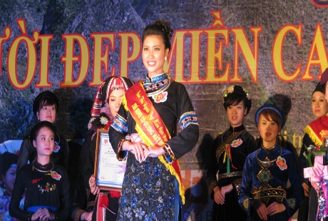 Thí sinh Lưu Thị Hòa, người dân tộc CLao xuất sắc giành giải nhất của cuộc thi.