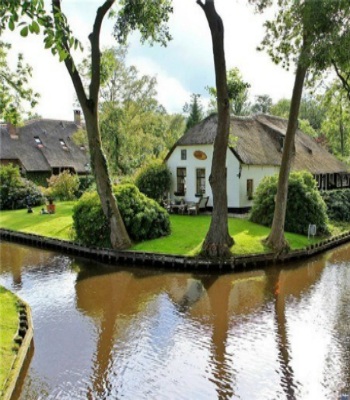 Du lịch tại ngôi làng... không có đường đi