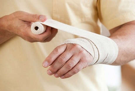 Kỹ năng sơ cứu cần thiết cần nắm rõ khi đi du lịch - 2 Cầm máu và làm garô