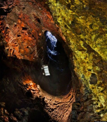 Độc đáo tour khám phá trong lòng... núi lửa - 2 Độc đáo tour khám phá trong lòng... núi lửa