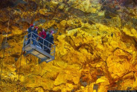 Độc đáo tour khám phá trong lòng... núi lửa - 3 Độc đáo tour khám phá trong lòng... núi lửa