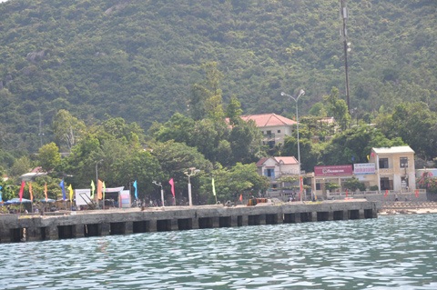 Cầu cảng trên đảo