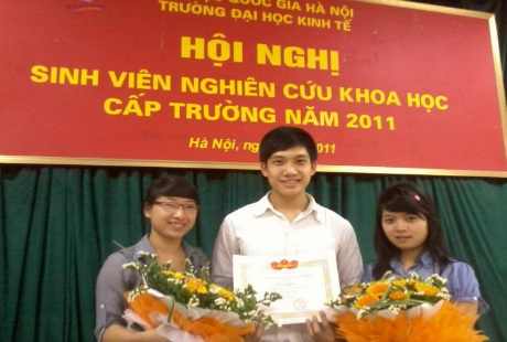 Gặp chàng trai ẵm học bổng tiến sĩ toàn phần trường ĐH ASU, Mỹ - 1 Vũ Xuân Hòa từng nhận được nhiều giải nghiên cứu khoa học sinh viên
