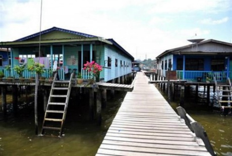 Tham quan ngôi làng nổi lớn nhất thế giới