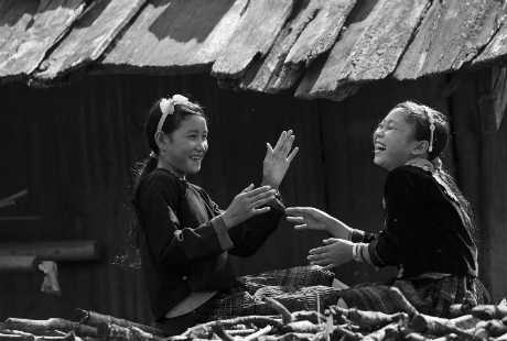 Ngộ nghĩnh trò chơi của trẻ em vùng cao Lào Cai - 5 Trò chơi dân gian