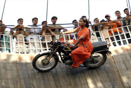  Những người càng lên gần miệng giếng và khán giả, càng được đánh giá cao