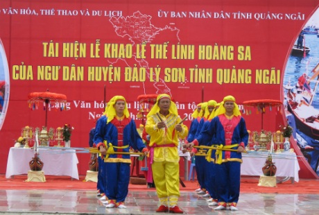 Lần đầu tiên tái hiện “Lễ khao lề thế lính Hoàng Sa” tại Hà Nội - 4 Phần lễ hát múa bá trạo hầu thần